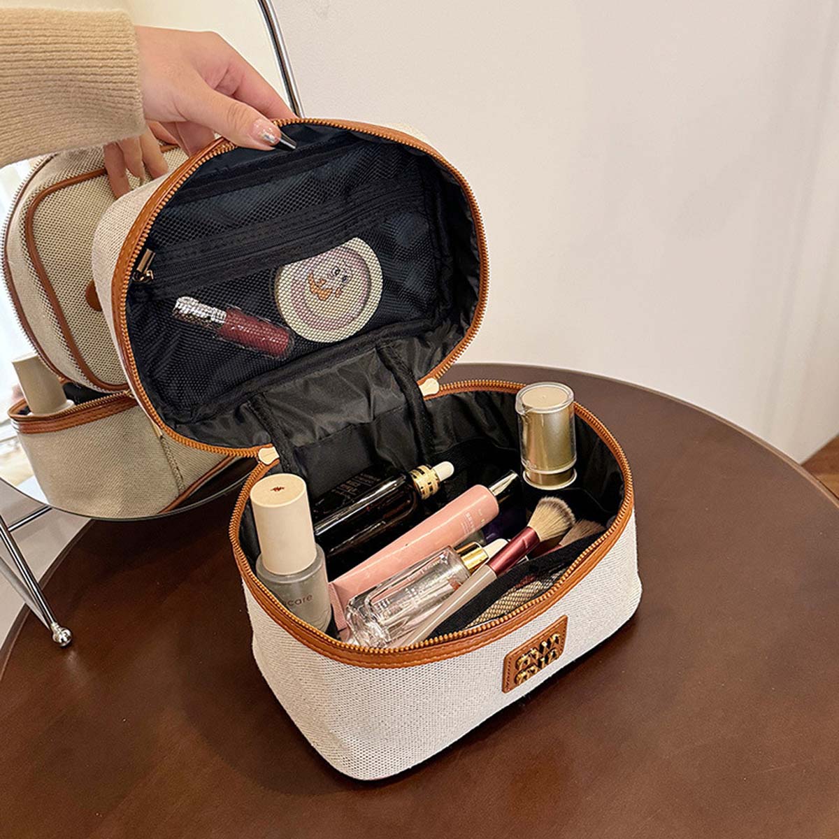 Luxury Skincare Labels - กระเป๋าผ้าแคนวาสสไตล์มินิมอลหรูหราแบบเรโทรใหม่ พร้อมช่องใส่ของขนาดใหญ่สำหรับจัดเก็บผลิตภัณฑ์ดูแลผิวและเครื่องใช้ในห้องน้ำ พร้อมป้ายโลหะ